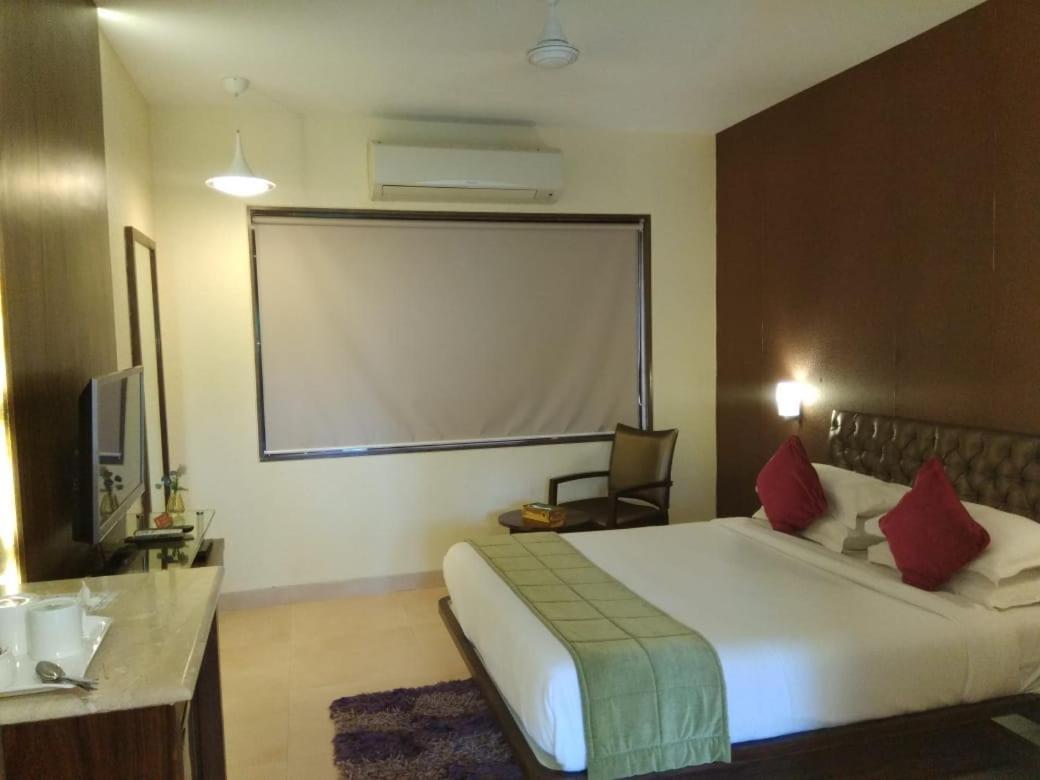 Meritas Seawind Beach Resort, Srīvardhan Zewnętrze zdjęcie
